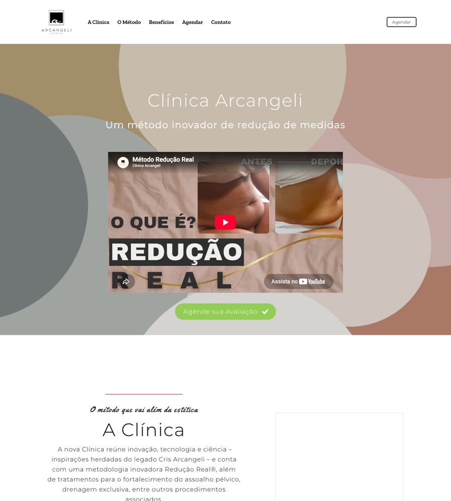 Site Clínica Arcangeli no computador